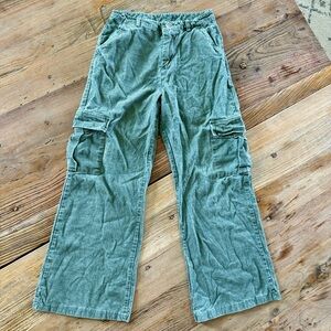 Olive Green Corduroy Cargo Pants Sz Small. Pre-owned, in excellent condition.
